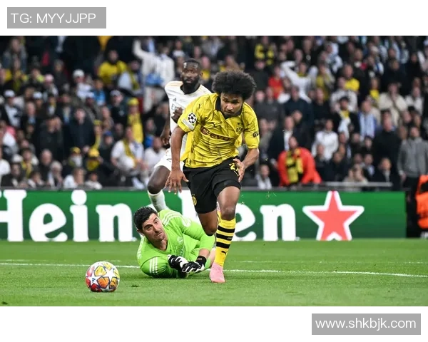 欧联杯惊天冷门皇马4-0大胜多特蒙德引发全场震动